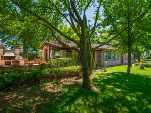 A garden outside Holiday Home Villa Rosa by Interhome
