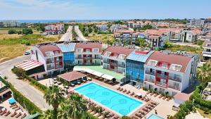 Luftaufnahme eines Resorts mit Swimmingpool in der Unterkunft Side Legend Hotel - All Inclusive in Side + 74 Fotos