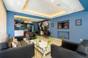 A seating area at Sayeban Hotel Istanbul