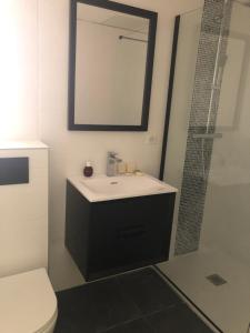 Fotografie z fotogalerie ubytování Très bel appart meublé classé 3 étoiles entièrement rénové et climatisé 50 m centre et 150 m plage v destinaci LʼÎle-Rousse