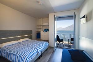 Postel nebo postele na pokoji v ubytování Campione Univela Rooms & Beds - Private Beach + 37 fotografií