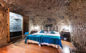 Postel nebo postele na pokoji v ubytování Casa Cueva Las Margaritas