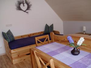 a living room with a couch and a table at Ferienhaus Kiesel in Bad Bocklet