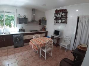 Kuchyň nebo kuchyňský kout v ubytování Chalet Miraflores
