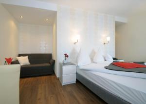 Postel nebo postele na pokoji v ubytování Gartenstadt Hotel