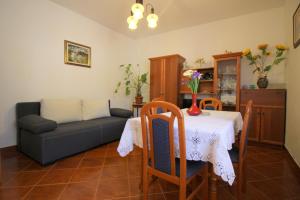 Posezení v ubytování Apartment Liliana near beach + 11 fotografií