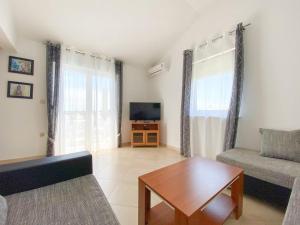 TV a/nebo společenská místnost v ubytování Apartments Baresic