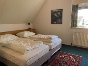 Hello Zeeland - Vakantiehuis Stern 188房間的床