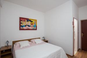 Villa Konalic tesisinde bir odada yatak veya yataklar