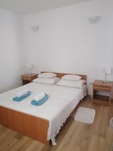 Posteľ alebo postele v izbe v ubytovaní Apartmani Gojko