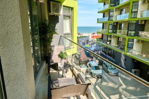 Μπαλκόνι ή βεράντα στο Blue Bamboo Apartment Spa Pools Resort and Parking