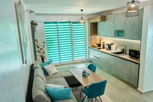 Η κουζίνα ή μικρή κουζίνα στο Blue Bamboo Apartment Spa Pools Resort and Parking