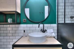 Ένα μπάνιο στο Apt - 4 pers - Petit Duc - Rénové - 44m² - Centre de Mont Rocquefeuil - Saint-Gilles les Bains +15 φωτογραφίες