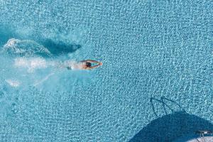 Bazén v ubytování Las Gaviotas Suites Hotel & Spa nebo v jeho okolí