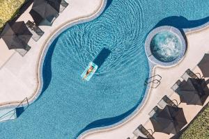 Bazén v ubytování Las Gaviotas Suites Hotel & Spa nebo v jeho okolí