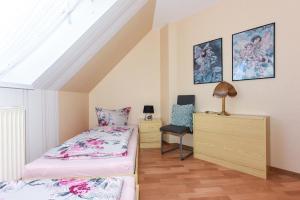 A bed or beds in a room at Haus Sonne & Meer