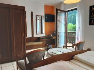 Postel nebo postele na pokoji v ubytování Hotel Gasthof Zur Krone