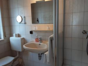 Koupelna v ubytování Hotel Gasthof Zur Krone