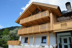a house with a balcony on top of it at Haus Nick, Appartementhaus in Sankt Anton am Arlberg