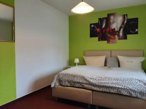 Postel nebo postele na pokoji v ubytování Hotel Gasthof Zur Krone