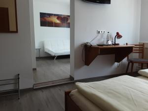 Postel nebo postele na pokoji v ubytování Hotel Gasthof Zur Krone