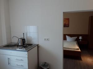 Postel nebo postele na pokoji v ubytování Hotel Gasthof Zur Krone