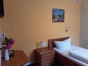 Postel nebo postele na pokoji v ubytování Hotel Gasthof Zur Krone
