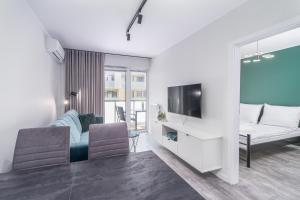 TV a/nebo společenská místnost v ubytování Green Sea Apartamenty Kasprowicza
