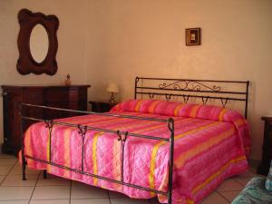 Llit o llits en una habitació de B&B Villa Dagala