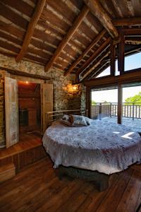 
a bedroom with a bed and a window at Agriturismo Il Sogno Della Vita Resort in Peveragno
