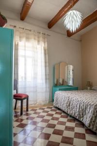 Кровать или кровати в номере Tal-Karmnu Entire house with private heated pool and jacuzzi