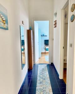 a hallway with a view of the ocean from a house at Appartamento Lamù in Santa Maria di Castellabate