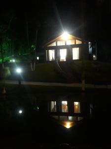 a night view of a house with lights on it at Pousada Recanto da Cascata in Águas de Lindóia