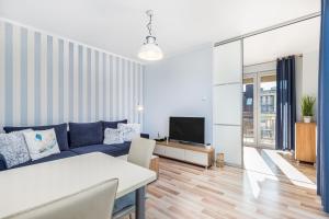 Televízia a/alebo spoločenská miestnosť v ubytovaní Apartamenty Feniks by Noclegi Renters + 31 fotografií