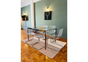 Fotografia z galérie ubytovania Cozy Apartment in Central Athens - Sleeps 6 v Aténach