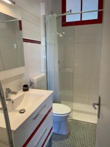 Phòng tắm tại Maison de famille aux Sables d'Olonne