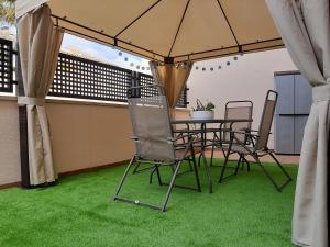 Veranda oz. zunanji predel v nastanitvi Gran terraza con piscina