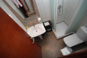 Gallery image of BMV room 2 with east island view in Sveti Stefan