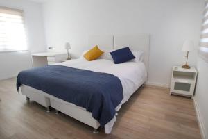 Postel nebo postele na pokoji v ubytování villa mimoses + 37 fotografií