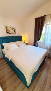 Postel nebo postele na pokoji v ubytování Apartments with sea view