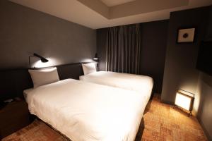 Postel nebo postele na pokoji v ubytování LOF HOTEL Shimbashi