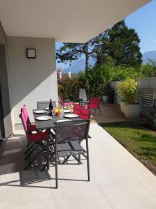 Zahrada ubytování L'appartement JARDIN avec vue montagnes