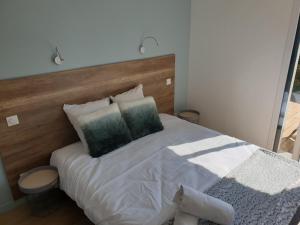 Postel nebo postele na pokoji v ubytování L'appartement JARDIN avec vue montagnes