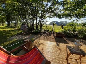 Camping Etang Du Camp外面的花园