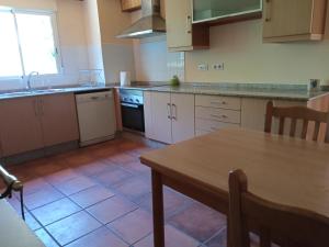 a kitchen with a wooden table and a wooden table sidx sidx sidx at CASA ISAURA DE PENA Camino Primitivo in Pacio