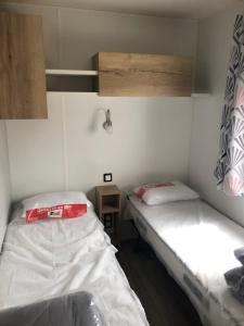 Postel nebo postele na pokoji v ubytování Mobilhome Canet en Roussillon - CANET PLAGE LOC + 36 fotografií