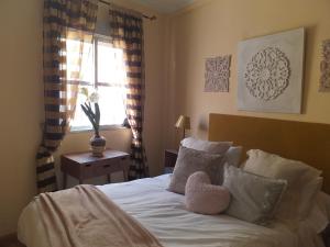 Gallery image of Romantic apartment with free parking in Seville