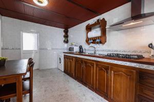 Kuchyňa alebo kuchynka v ubytovaní LA CASA DE PUNTA PALOMA + 1 fotografia