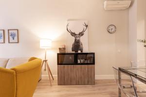 Ein Sitzbereich in der Unterkunft Urbe10 Angel Suites 2 Bedrooms Apartment 2A