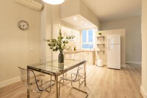 Küche/Küchenzeile in der Unterkunft Urbe10 Angel Suites 2 Bedrooms Apartment 2A
